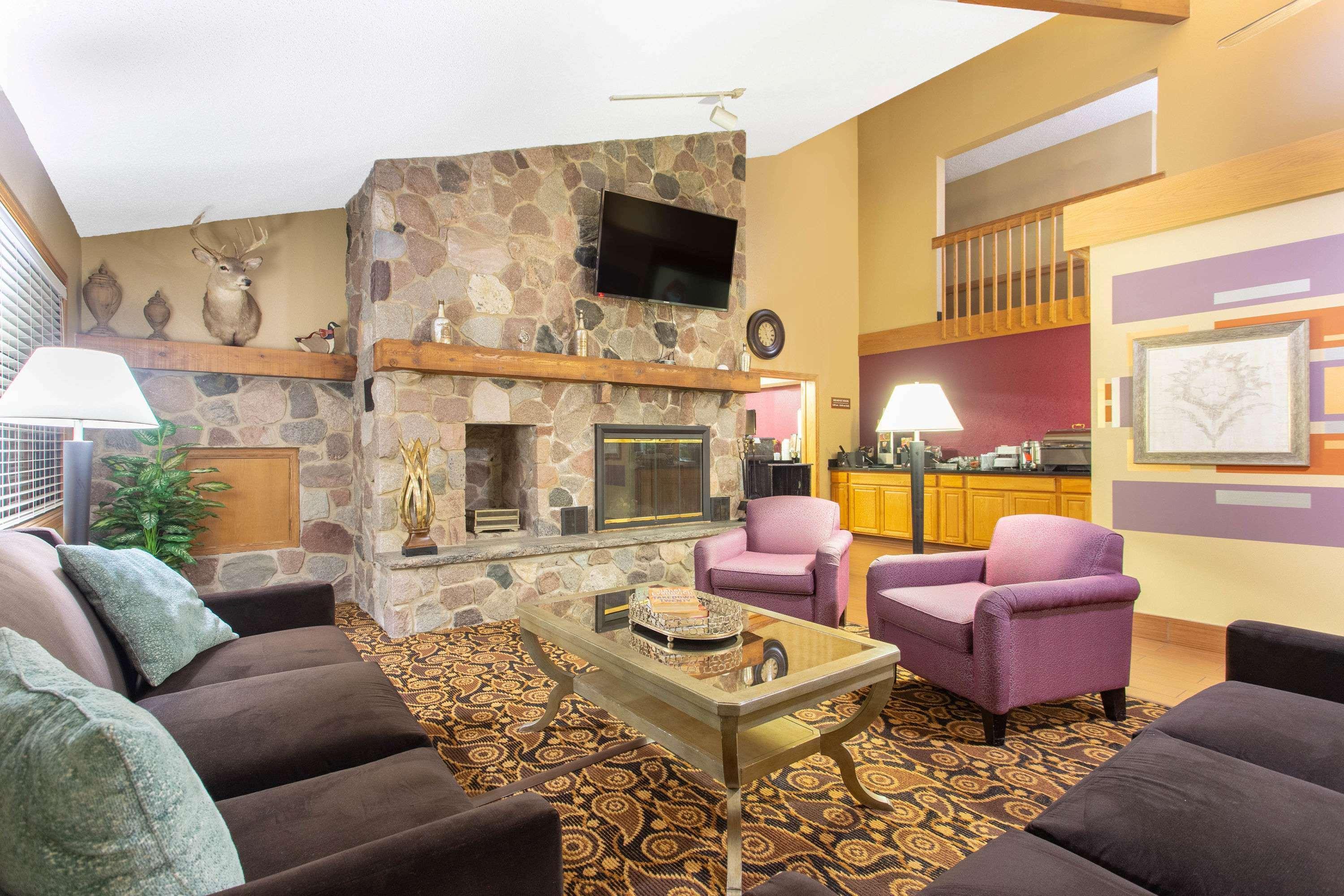 Americinn By Wyndham Elkhorn Near Lake Geneva Exterior foto