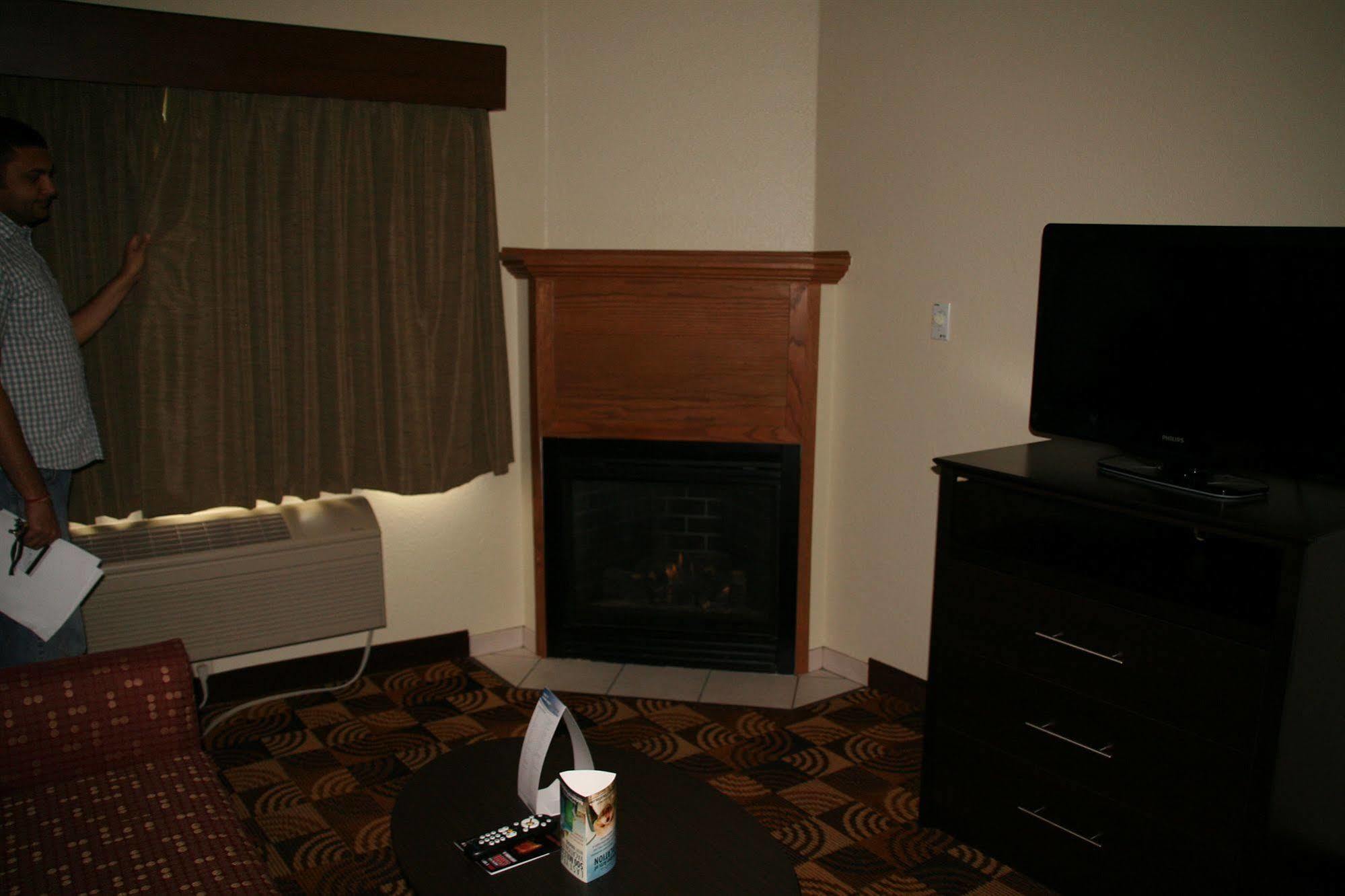 Americinn By Wyndham Elkhorn Near Lake Geneva Exterior foto